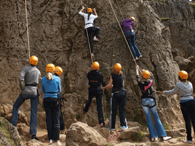 rockclimbingoutdoor2-min rockclimbingoutdoor2-min